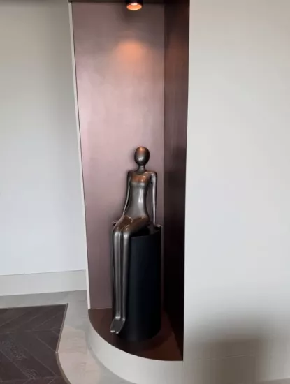 Oturan Kadın Silüet Soyut Heykel
